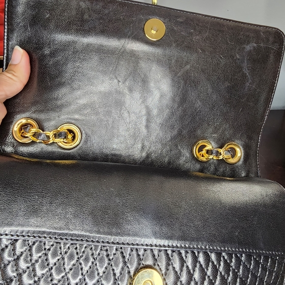 BALLY authentic vintage quilted leather two way shoulder crossbody - Picture 9 of 15